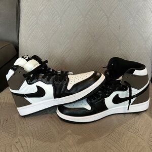 NIKE Air Jordan 1 Retro High OG - Men's size 8.5 - Black/White/Grey